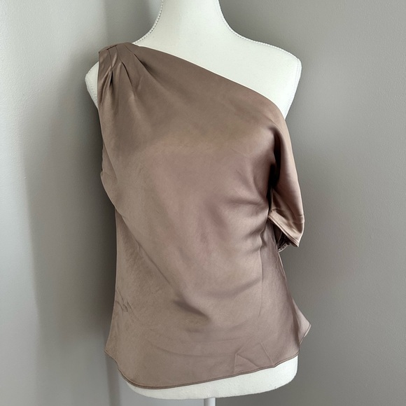 Line and Dot NEW Lexi Top - Picture 1 of 6